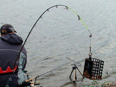 Ловля на фидер в 2025-2026 году: Точность и результат на дальней дистанции от FishermanPro